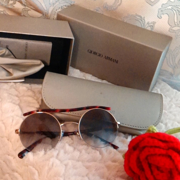 NIB authentic Giorgio Armani Sunglasses - Picture 1 of 6